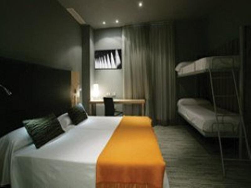 珀蒂宫特雷斯克鲁塞斯高科技酒店 马德里 客房 照片